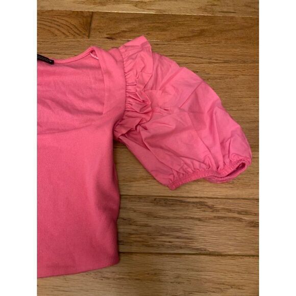 Zara, women's bright pink, puffed short sleeve, cropped low cut cotton top sz sm - Picture 2 of 8
